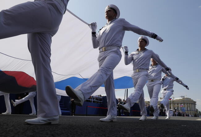 Parada z okazji Dnia Marynarki Wojennej Rosji / autor: PAP/EPA/ANATOLY MALTSEV