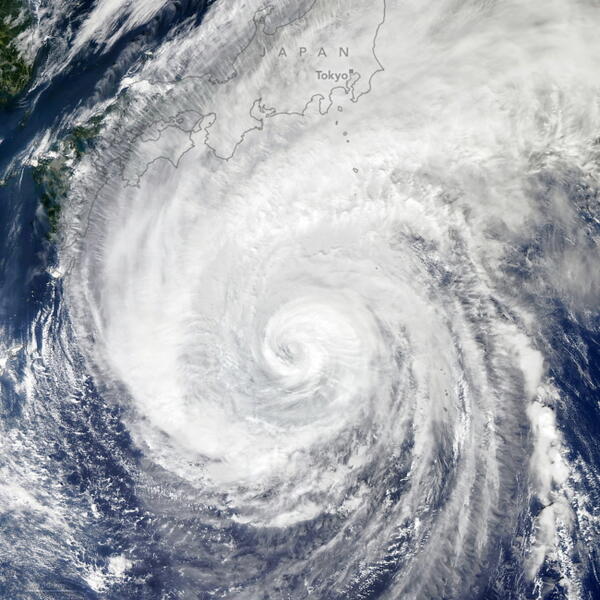 Tajfun Hagibis widziany z satelity / autor: PAP/EPA/NASA