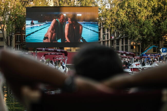 Pływające kino w Paryżu / autor: EPA/PAP