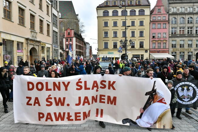 Narodowy Marsz Papieski we Wrocławiu / autor: PAP/Maciej Kulczyński