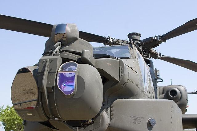 AH-64E Apache - systemy obserwacji pola walki i kierowania ogniem / autor: Pixabay