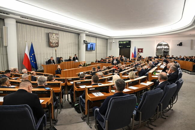 Senat obraduje nad ustawą budżetową na 2024 r. / autor: PAP/Radek Pietruszka