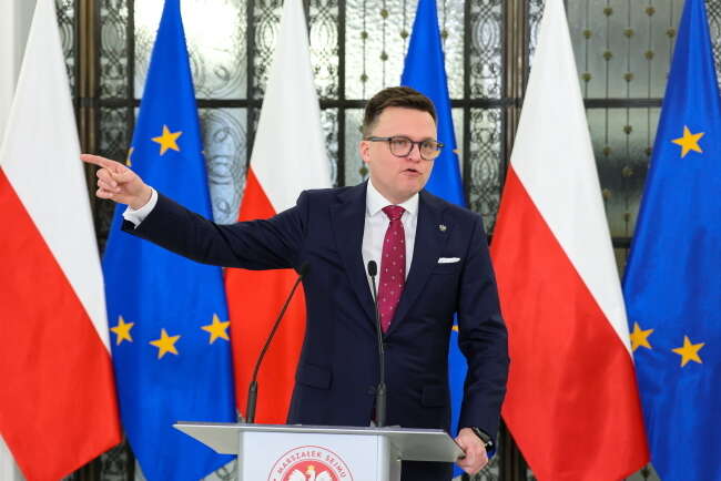 Marszałek Sejmu Szymon Hołownia podczas briefingu prasowego / autor: PAP/Paweł Supernak