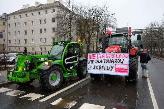 Nie dla towarów z Ukrainy! - hasło protestujących rolników w Poznaniu / autor: PAP / Jakub kaczmarczyk