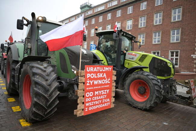 Protest rolników przed Urzędem Wojewódzkim w Gdańsku / autor: PAP/ Adam Warżawa
