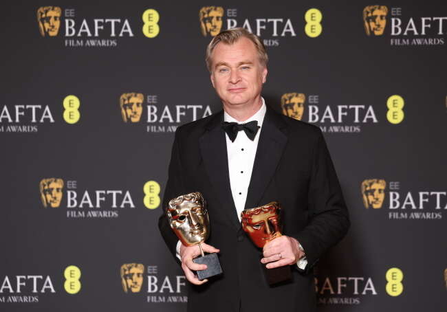 Christopher Nolan z nagrodą BAFTA za najlepszą reżyserię / autor: PAP/EPA/ANDY RAIN