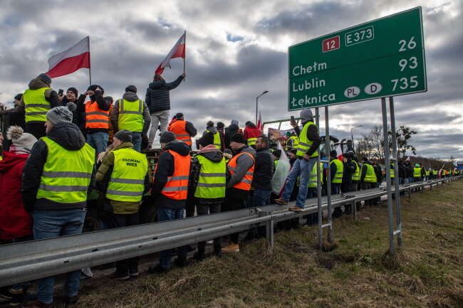 Protest rolników przy przejściu w Dorohusku / autor: PAP/Wojtek Jargiło