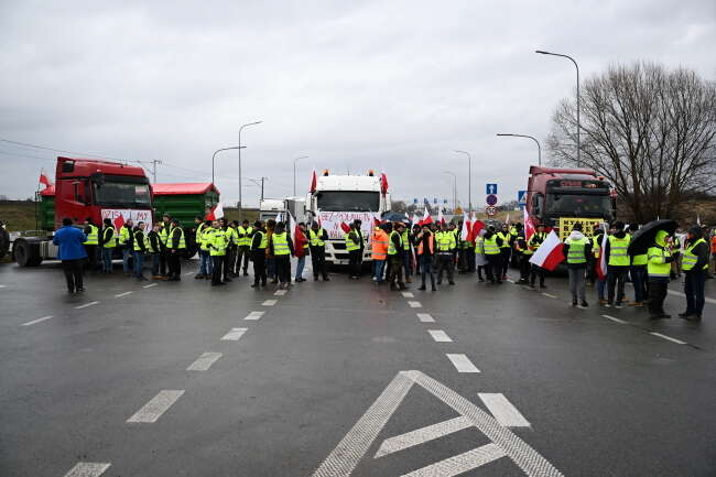 Protest polskich rolników na przejściu granicznym z Ukrainą w Medyce / autor: PAP/Darek Delmanowicz