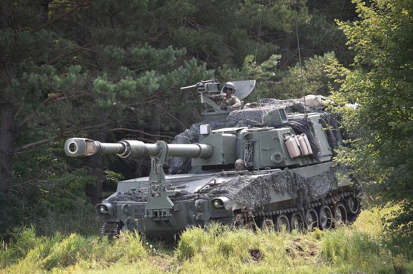 Niemiecka armatohaubica M109 Paladin. Na polu walki to alternatywa dla koreańskich K9, które rząd prawicy już zakontraktował dla Wojska Polskiego / autor: Pixabay