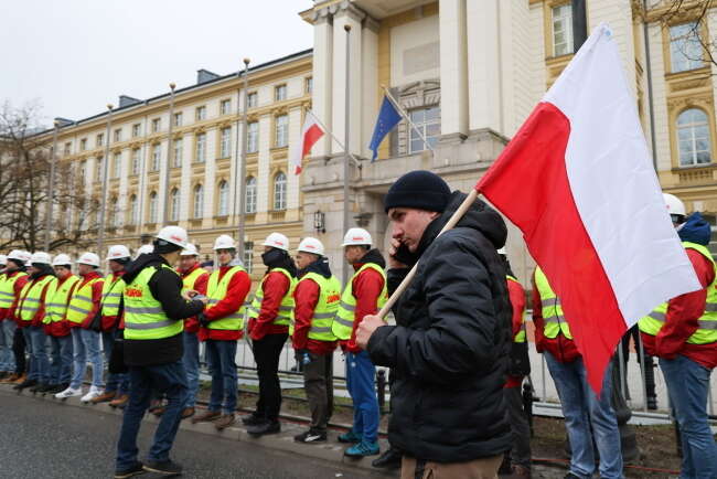 Związkowcy z Solidarności przed Kancelarią Premiera / autor: PAP/ Paweł Supernak