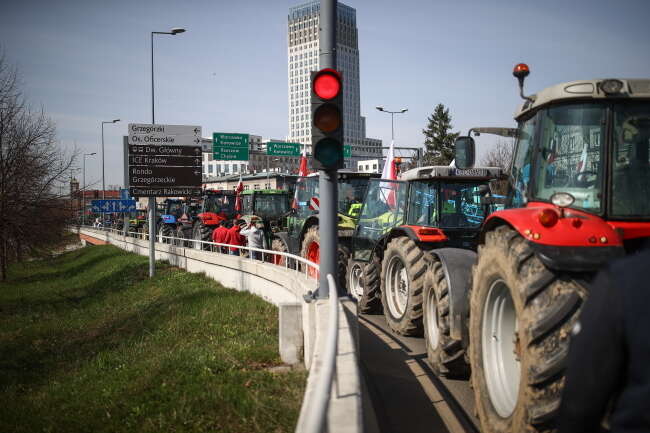 Policja szacuje, że do centrum Krakowa mogło wjechać 2000 pojazdów rolniczych / autor: PAP/ Łukasz Gągulski