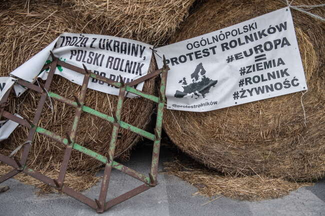 Protest rolników w pobliżu polsko-ukraińskiego przejścia granicznego w Dorohusku, zdjęcie z piątku 19 kwietnia / autor: PAP/Wojtek Jargiło