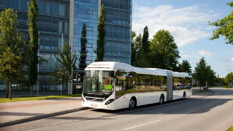 Przegubowy autobus Volvo 7900 Hybrid / autor: Volvo Polska
