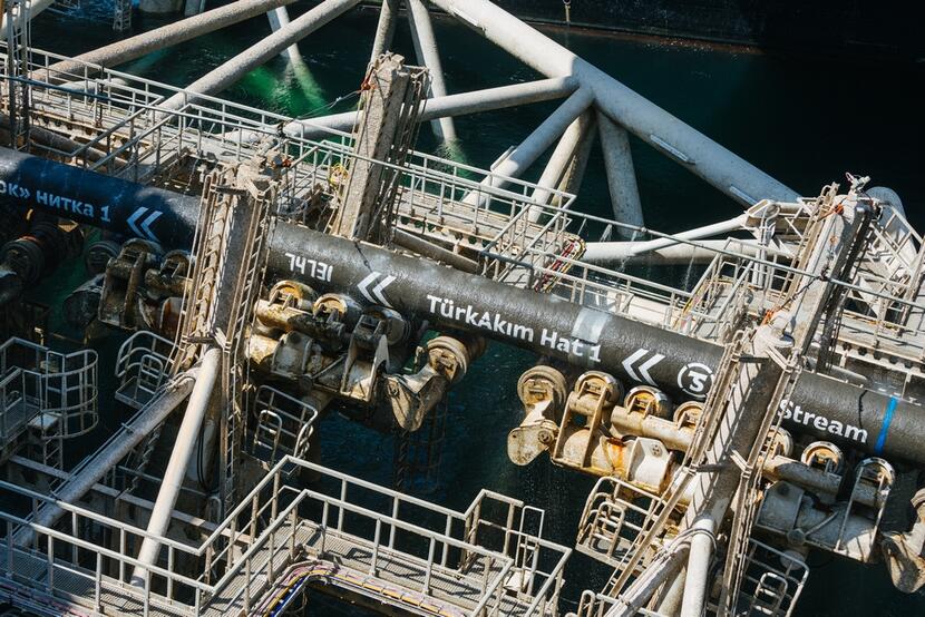 Układanie nitki gazociągu Turecki Potok na dnie Morza Czarnego / autor: fot. materiały prasowe Gazprom