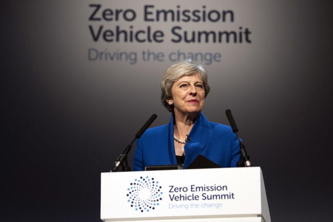 Premier Theresa May zapowiedziała warte 106 milionów funtów rządowe wsparcie dla prac badawczo-rozwojowych nad pojazdami zeroemisyjnymi / autor: fot. PAP/EPA/Will Olivier