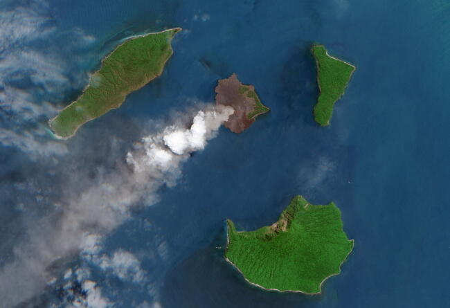 wulkan Anak Krakatau / autor: fot. PAP/EPA/ESA