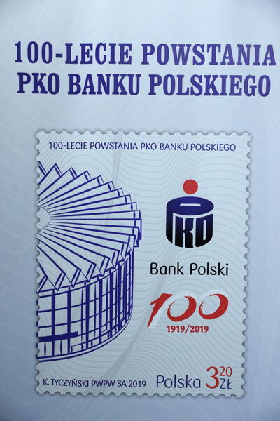 Znaczek 100 lat PKO BP / autor: PAP/Tomasz Gzell