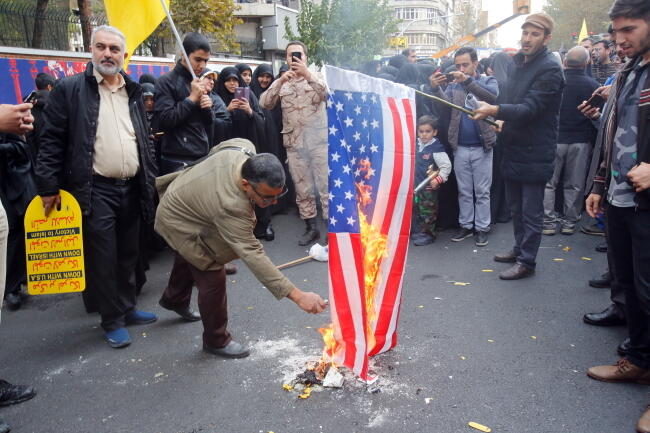 Protesty w rocznice przejęcia ambasady USA 4.11.2019, Iran / autor: PAP/EPA