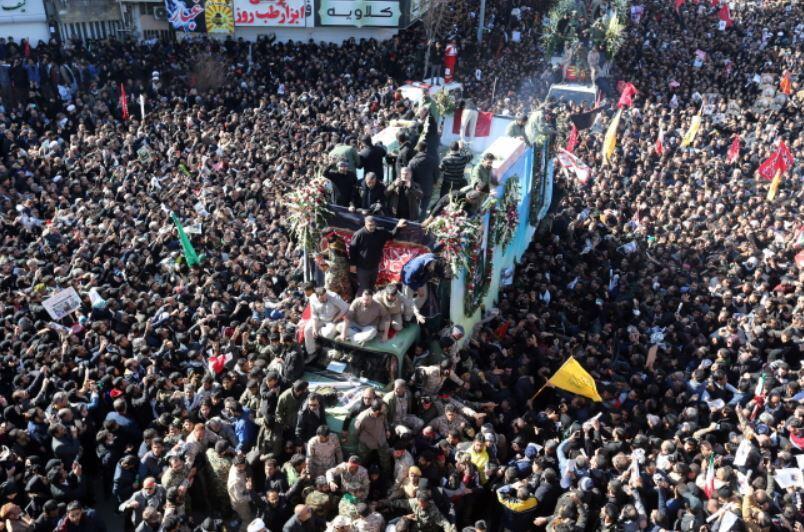 Doszło do stratowania ludzi podczas pogrzebu Sulejmaniego w Kerman w Iranie / autor: PAP/EPA/STR