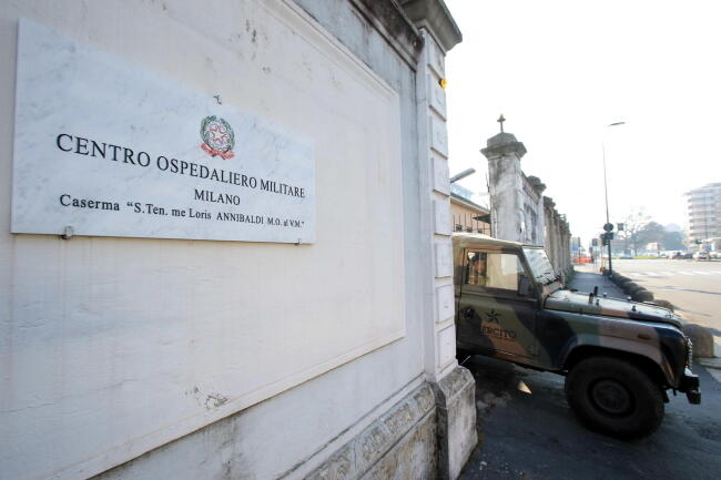 Szpital wojskowy w Mediolanie / autor: PAP/EPA/PAOLO SALMOIRAGO