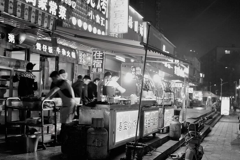 Chinskie miasto nocą, Wuhan / autor: Pixabay