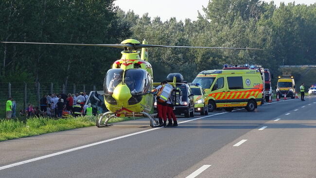 Jedna osoba zginęła, a 34 zostały ranne, w tym - trzy ciężko, w wypadku polskiego autokaru na Węgrzech / autor: PAP/EPA/Ferenc Donka