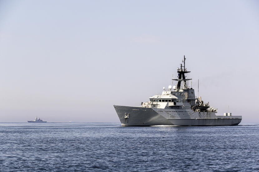 Okręty NATO-wskie i brytyjskie eskortowały dziewięć okrętów rosyjskich / autor: royalnavy.mod.uk