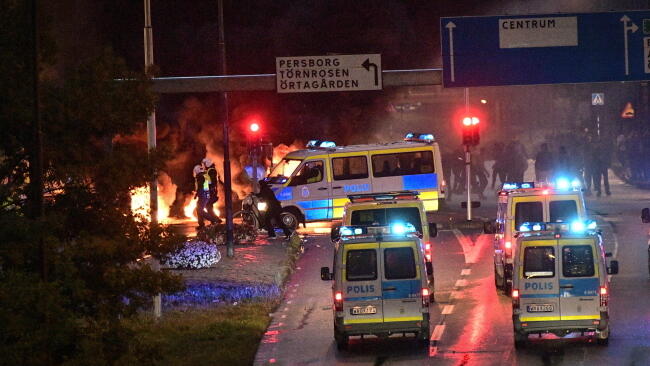 Zamieszki w Szwecji po spaleniu Koranu / autor: EPA/PAP