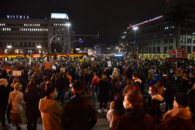 Warszawa, protest ws. aborcji / autor: PAP
