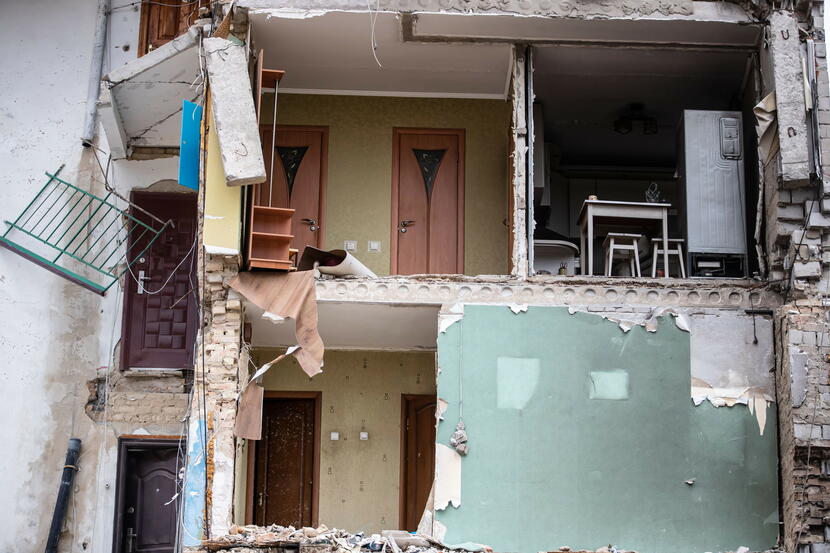 zniszczony blok mieszkalny Borodziance w obwodzie kijowskim / autor: fotoserwis PAP