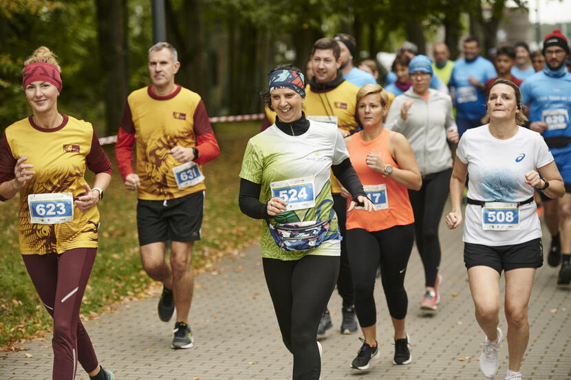 Pracownicy Alior Banku na trasie półmaratonu w Olsztynie / autor: Alior Bank
