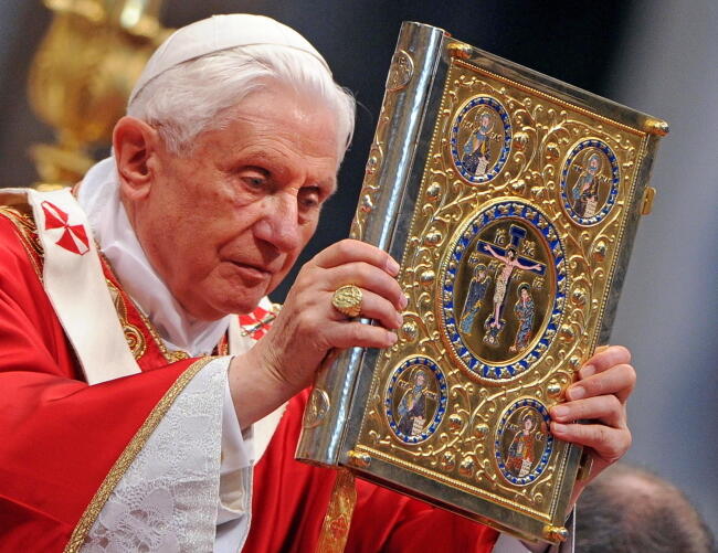 Papież Benedykt XVI w 2010 roku / autor: PAP/EPA/CLAUDIO ONORATI