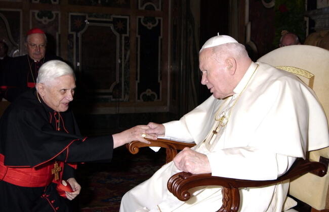 Kardynał Józef Ratzinger i papież Jan Paweł II / autor: PAPEPA/OSSERVATORE ROMANO