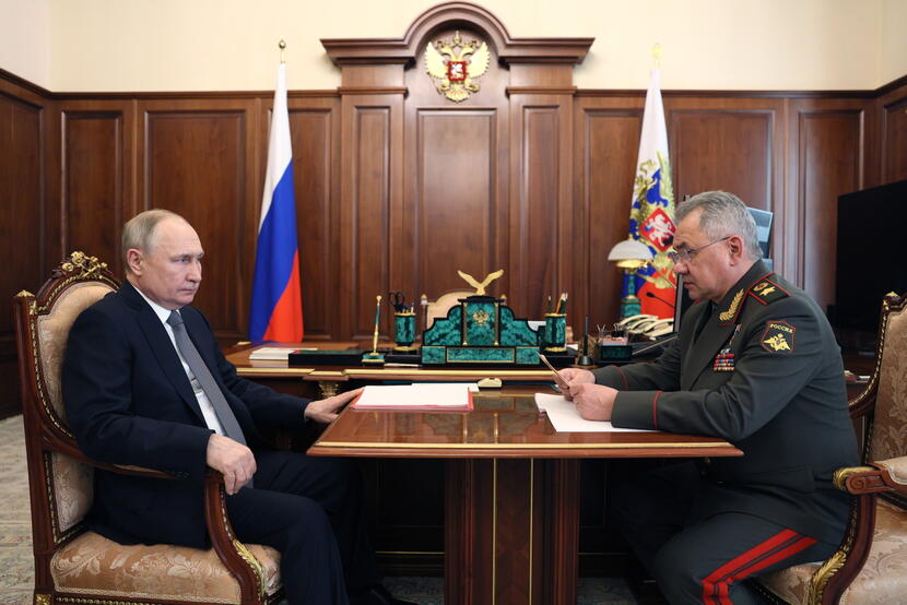 Prezydent Rosji Władimir Putin spotkał się z ministrem obrony Siergiejem Szojgu / autor: EPA/PAP