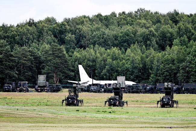 System obrony przeciwlotniczej na lotnisku w stolicy Litwy / autor: PAP/EPA/FILIP SINGER