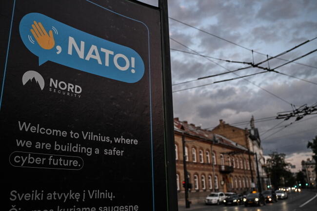 Szczyt NATO jest organizowany w mieście oddalonym od Rosji o zaledwie 150 km / autor: PAP/EPA/FILIP SINGER