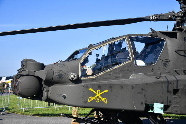 Śmigłowiec AH-64 Apache na wystawie naziemnej / autor: PAP/Piotr Polak