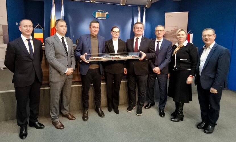 Podpisanie umowy z PESĄ w siedzibie Ministerstwa Transportu i Infrastruktury Rumunii / autor: materiały prasowe PESA