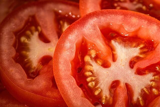 Sześć plasterków pomidora na dzień znacząco zmniejsza ryzyko nadciśnienia / autor: Pixabay