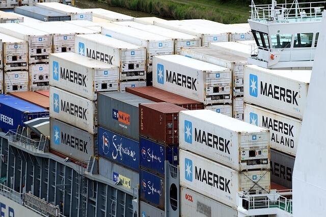 Duński Maersk to globalny lider transportu kontenerowego / autor: Pixabay