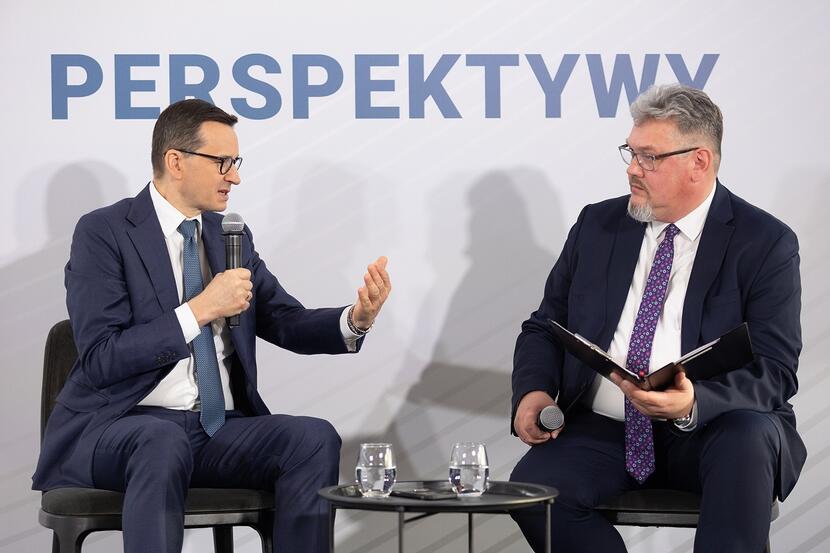 Premier Mateusz Morawiecki (L) w rozmowie z red. Maciejem Wośko (P) / autor: Fratria / Andrzej Wiktor