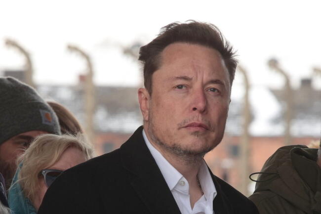 Właściciel Tesli i platformy X Elon Musk podczas wizyty w Brzezince / autor: PAP/Zbigniew Meissner