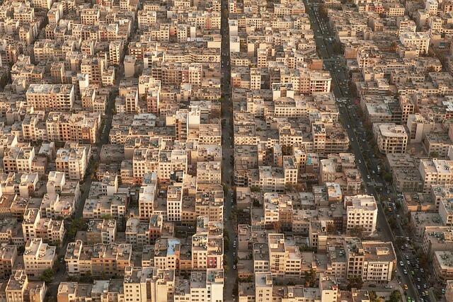 Widok z lotu ptaka na dzielnicę mieszkalną Teheranu / autor: Pixabay