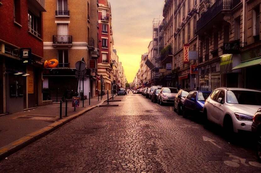 Na paryskich ulicach miejsc do parkowania jest stale brak / autor: Pixabay