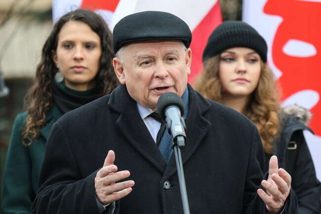 Prezes PiS Jarosław Kaczyński (C) podczas 