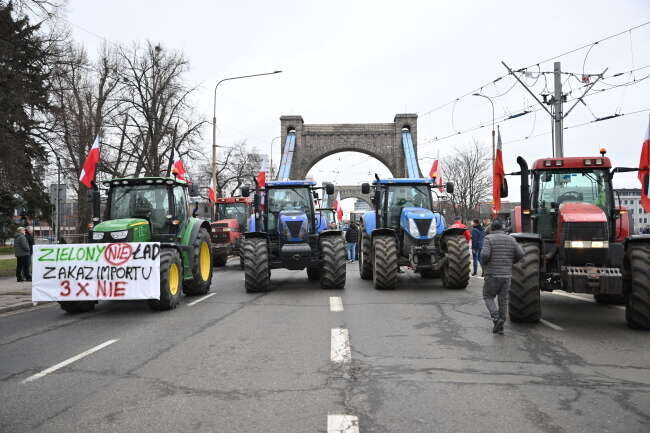 Traktory blokują centrum Wrocławia / autor: PAP/Maciej Kulczyński