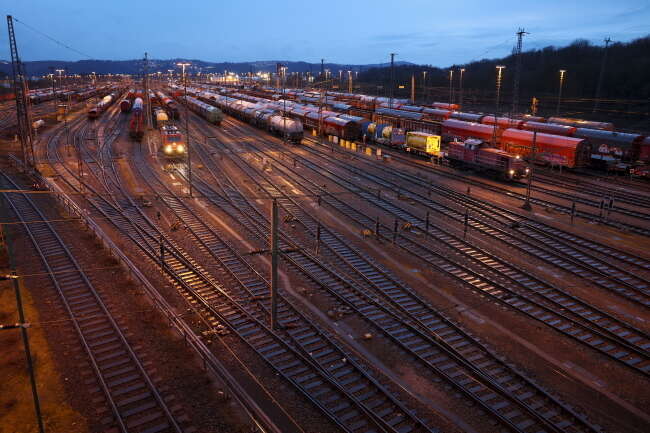 W nocy rozpoczął się strajk maszynistów kolejowych. Na zdjęciu węzeł towarowy Hagen / autor: PAP/ EPA/CHRISTOPHER NEUNDORF