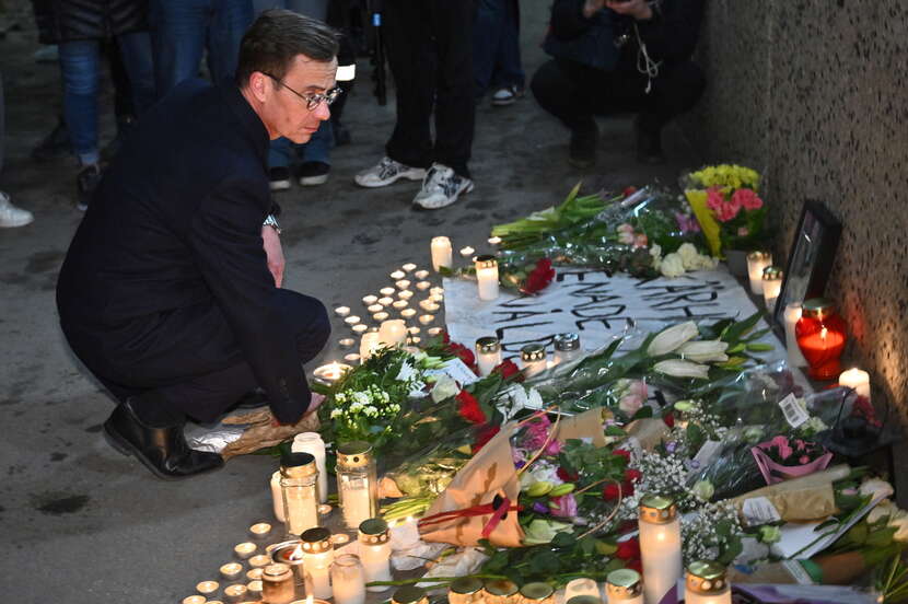 Szwedzki premier Ulf Kristersson na miejscu tragedii / autor: Claudio Bresciani/EPA/PAP