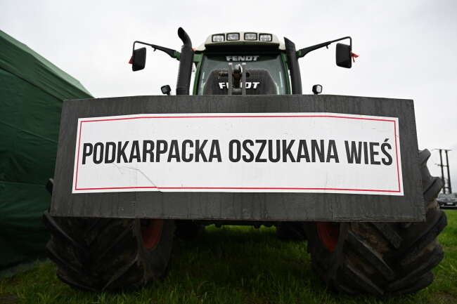 Rolnicza blokada na potrwać 48 godzin / autor: PAP/Darek Delmanowicz