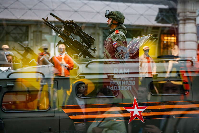 Rosyjski żołnierz - przygotowania w Moskwie do defilady w Dniu Zwycięstwa 9 maja / autor: PAP/EPA/YURI KOCHETKOV
